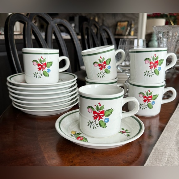 Yamaka Noel Christmas Stoneware Set of Cups and Saucers  (Service for 6) - Picture 1 of 5